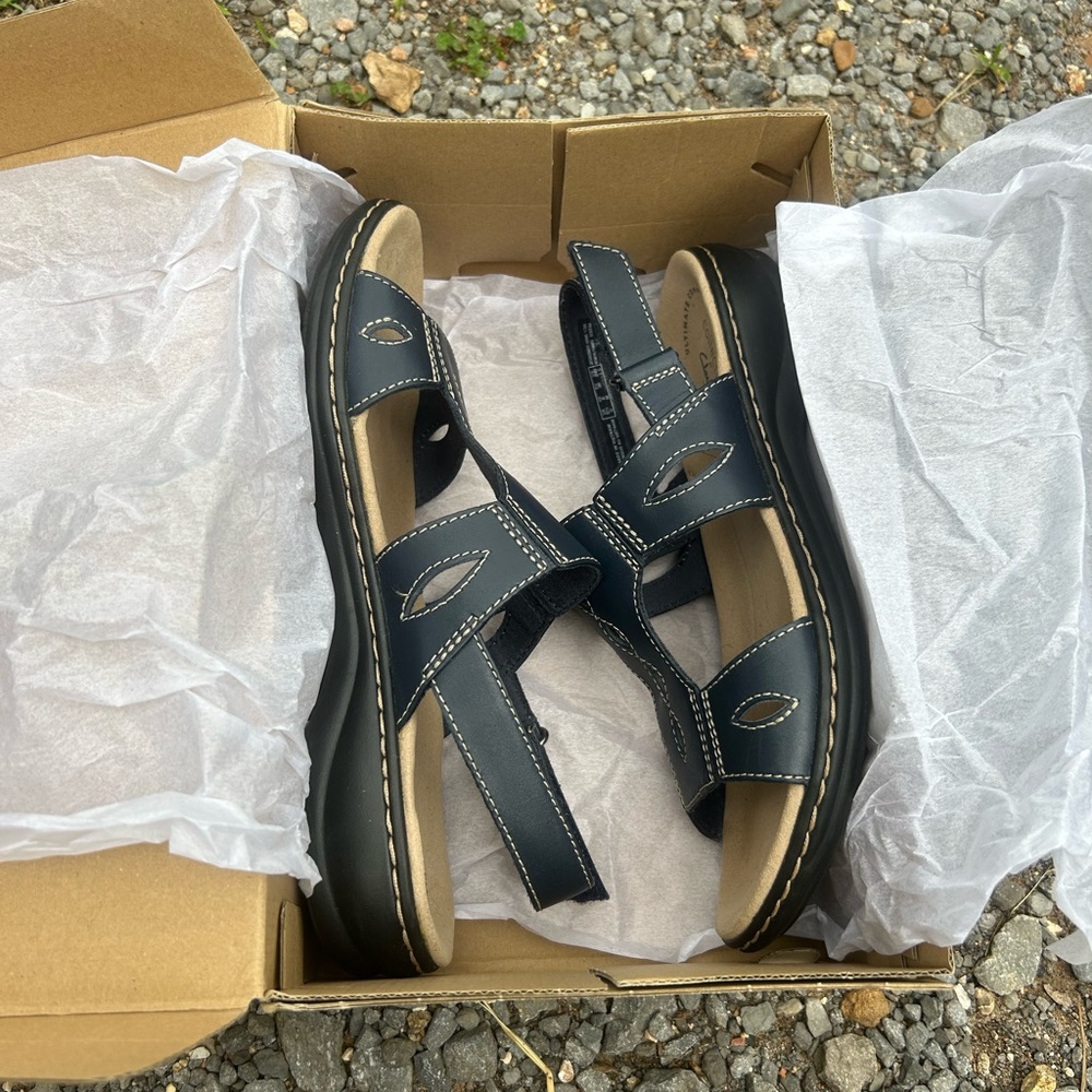 Gently used women’s navy Clarks sandals size 8